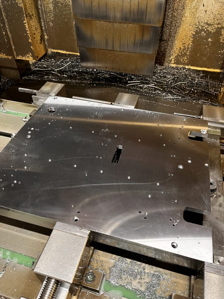 金属板の穴加工